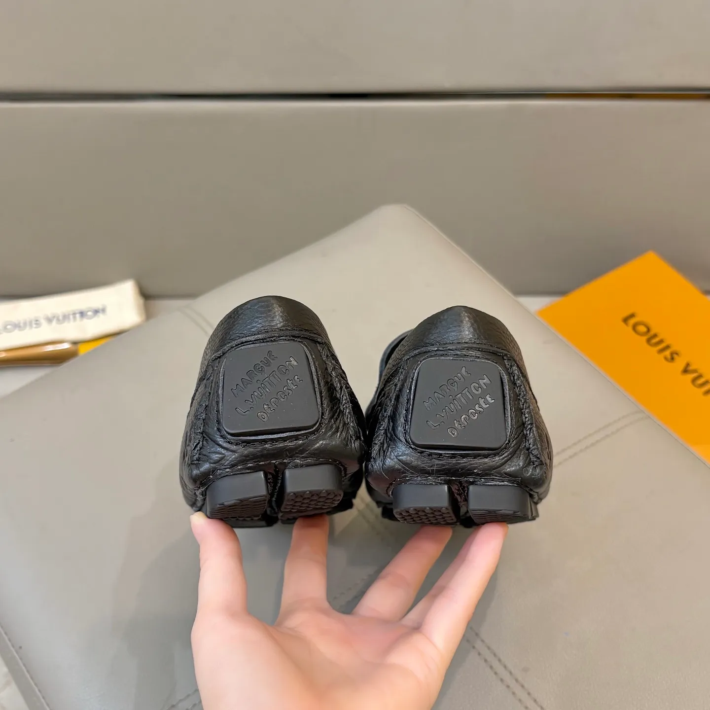 Factory price: 460💰LV men's beanie shoes 2025 official website synchronized <market top version> imported first layer litchi pattern/embossed ➕ black cowhide original packaging. Size 38-45